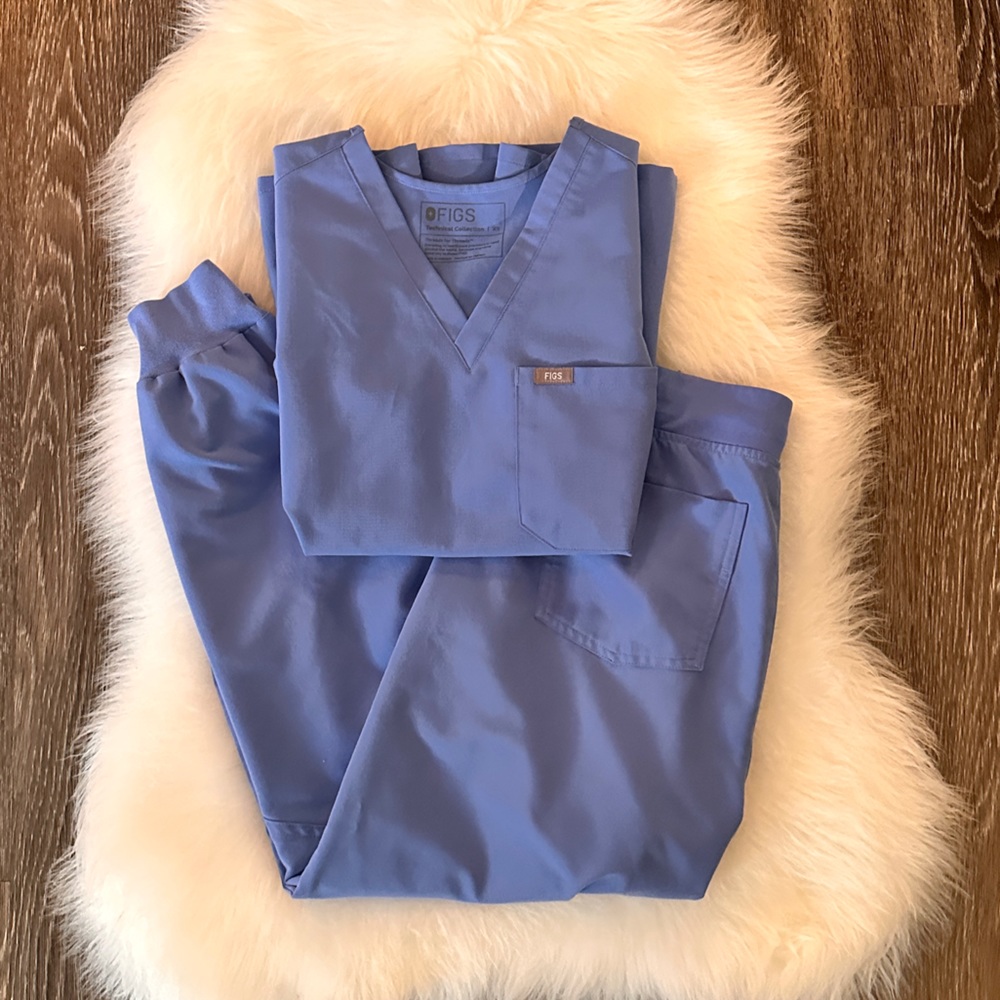 FIGS Women's Scrub Set in Periwinkle Blue